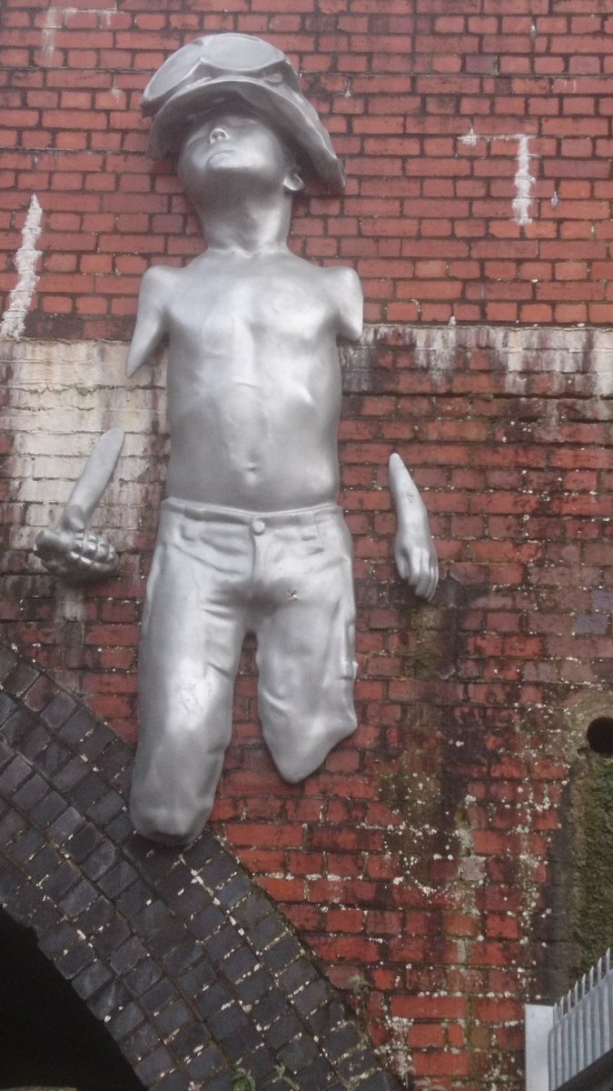 TheTinManishere's tweet photo. A great new piece of street art in Salisbury, let's hope people leave it alone #Salisbury #StreetArt https://t.co/fpNeTSCBix