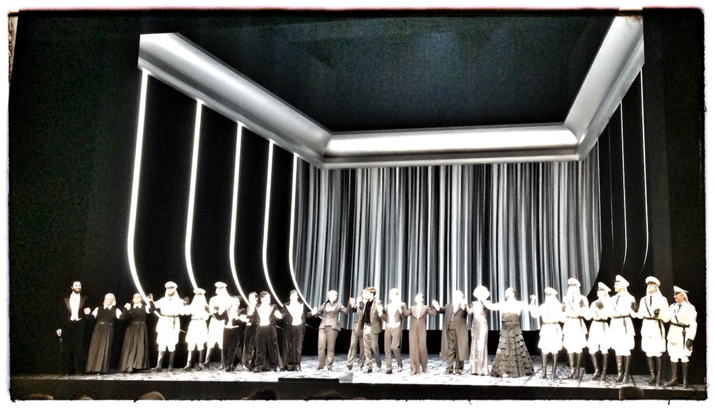 dieterschnaas's tweet photo. Vielleicht wollte #Dohnányi mit seiner Absage ja nur dem prima #Guggeis die Bühne bereiten? #Neuenfels mit geradpersonaler, leichtfreudscher #Salome-Regie @StaatsoperBLN - überragend: #Siegel als Herodes und #Mayer als Jochanaan - #Stundyte leider schwach in der Titelpartie. https://t.co/UgDif8Yfyh