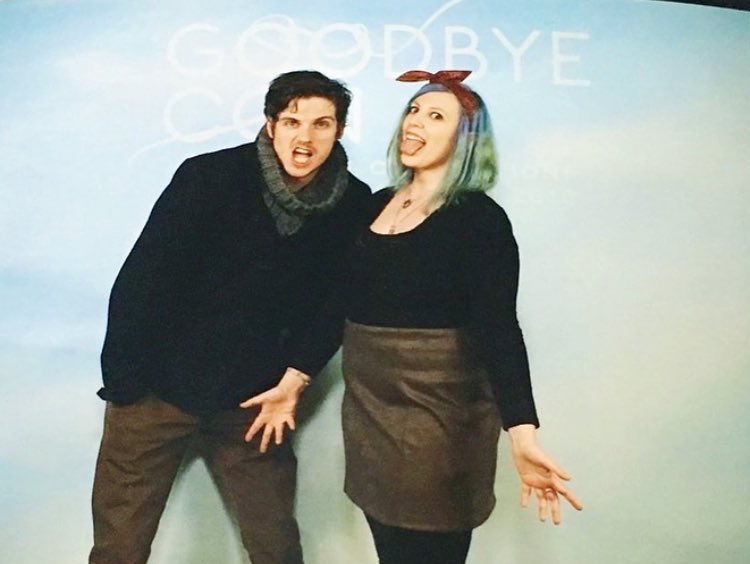 danielsharmanbr's tweet image. Que amor! Daniel Sharman com uma fã durante o 3º dia de #GoodbyeCon hoje. &amp;lt;3
