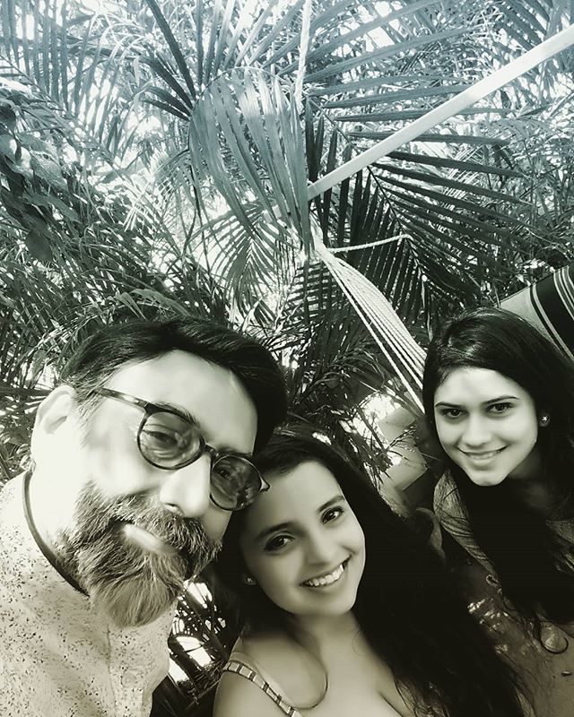 93MiCasa's tweet photo. #justanotherday at work on a #sundayafternoon #sharing #laughter & #stories with my #beautifulguests
#coliving #airbnb #homestay #homeawayfromhome #TravelFatigue #solotravel #solotraveler #relocation #atithidevobhava #BeOneForWhomTheGuestisGod #sharingi… https://t.co/quMbTIGqQ7 https://t.co/JezKEuCicf