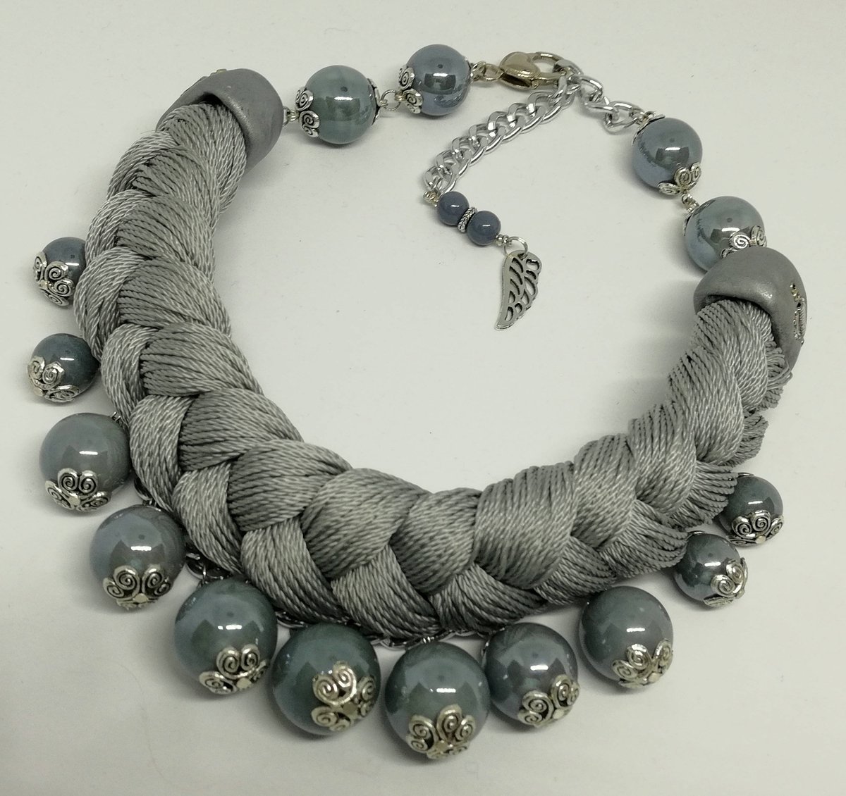 MarencoJulia's tweet image. Braided necklace with natural big grey ceramic beads.
Comfy and soft to wear necklace, with lobster claw and extension chain.
To buy visit: etsy.com/listing/565186…
#SilverGrey #SilverGray #GreyNecklace #Graynecklace #FiberNecklace #Braided #Beaded