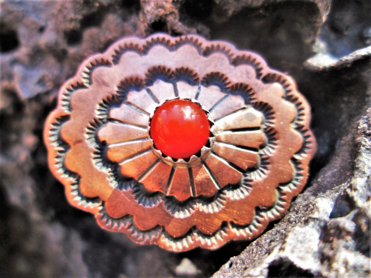 vintagebadtique's tweet photo. https://t.co/4xibCkcWAe
#NativeAmerican #VintageBADTIQUE #SouthwesternNavajo #ring #vintage #jewelry #copper #sterling #ringSize10 #redcoralstonering #copperring #copper #sterlingmark #bohofingerjewelry #vintage1950sring #giftidea https://t.co/UfdNF1Jorq