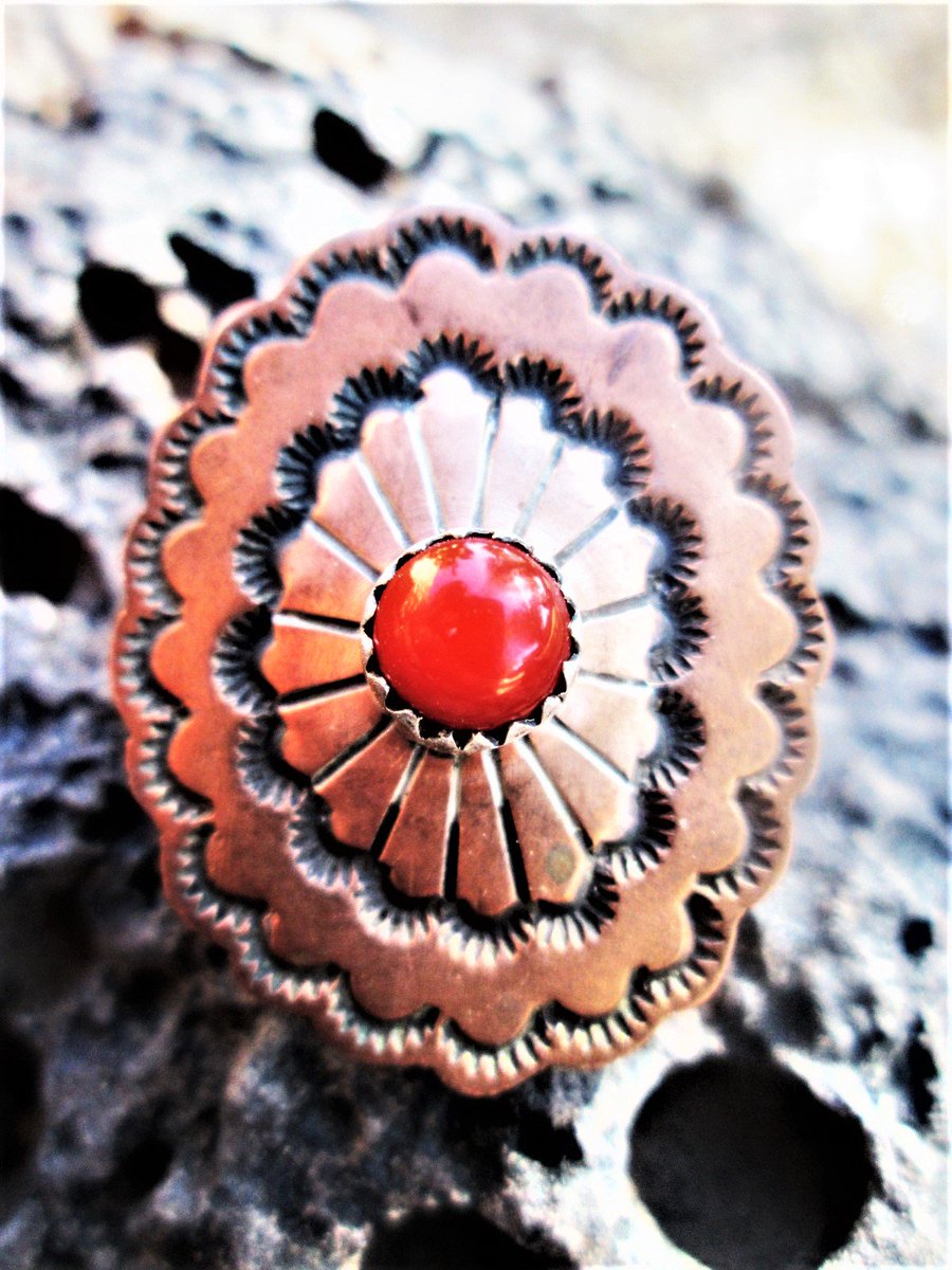 vintagebadtique's tweet photo. https://t.co/4xibCkcWAe
#NativeAmerican #VintageBADTIQUE #SouthwesternNavajo #ring #vintage #jewelry #copper #sterling #ringSize10 #redcoralstonering #copperring #copper #sterlingmark #bohofingerjewelry #vintage1950sring #giftidea https://t.co/UfdNF1Jorq