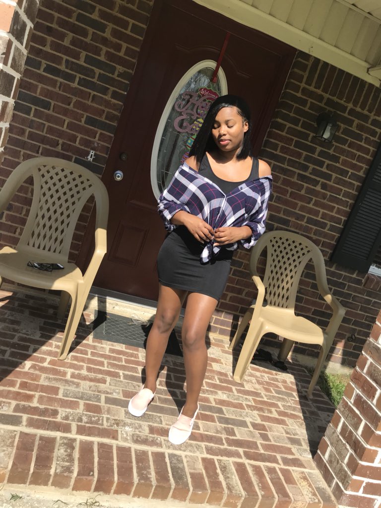 kissmykelsss's tweet photo. Just letting the sun admire me🤩 https://t.co/j9yJclTooN