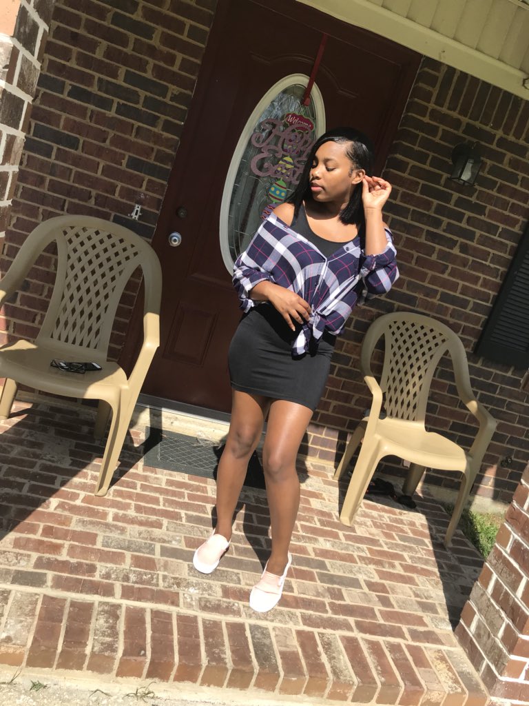 kissmykelsss's tweet photo. Just letting the sun admire me🤩 https://t.co/j9yJclTooN