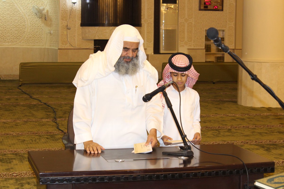 mdshraey1010's tweet photo. تم بحمد الله توزيع جوائز مسابقة فرسان الفجر المقامة بجامع أمهات المؤمنين 
مع كلمة للدكتور ستر بن ثواب الجعيد.
#دعوي_الشرائع https://t.co/GxxqaDAOrA