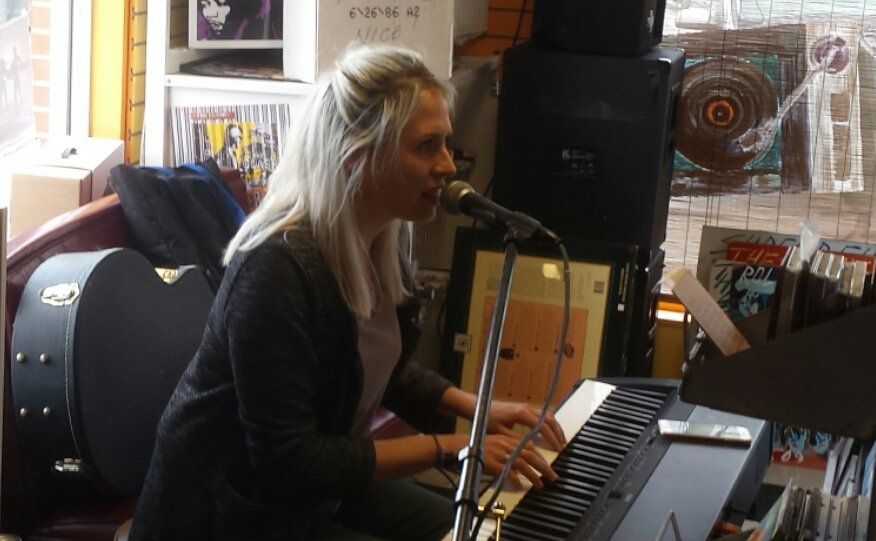 sistersofsound's tweet photo. Music just started with Annie Dilocker from Omaha! Come join us at your favorite @Aggieville #RecordStore #sistersofsound! #supportlivemusic #allages #freerockshow #rocknshop #supersmallrecordshopshow https://t.co/QnDIZkhaCT