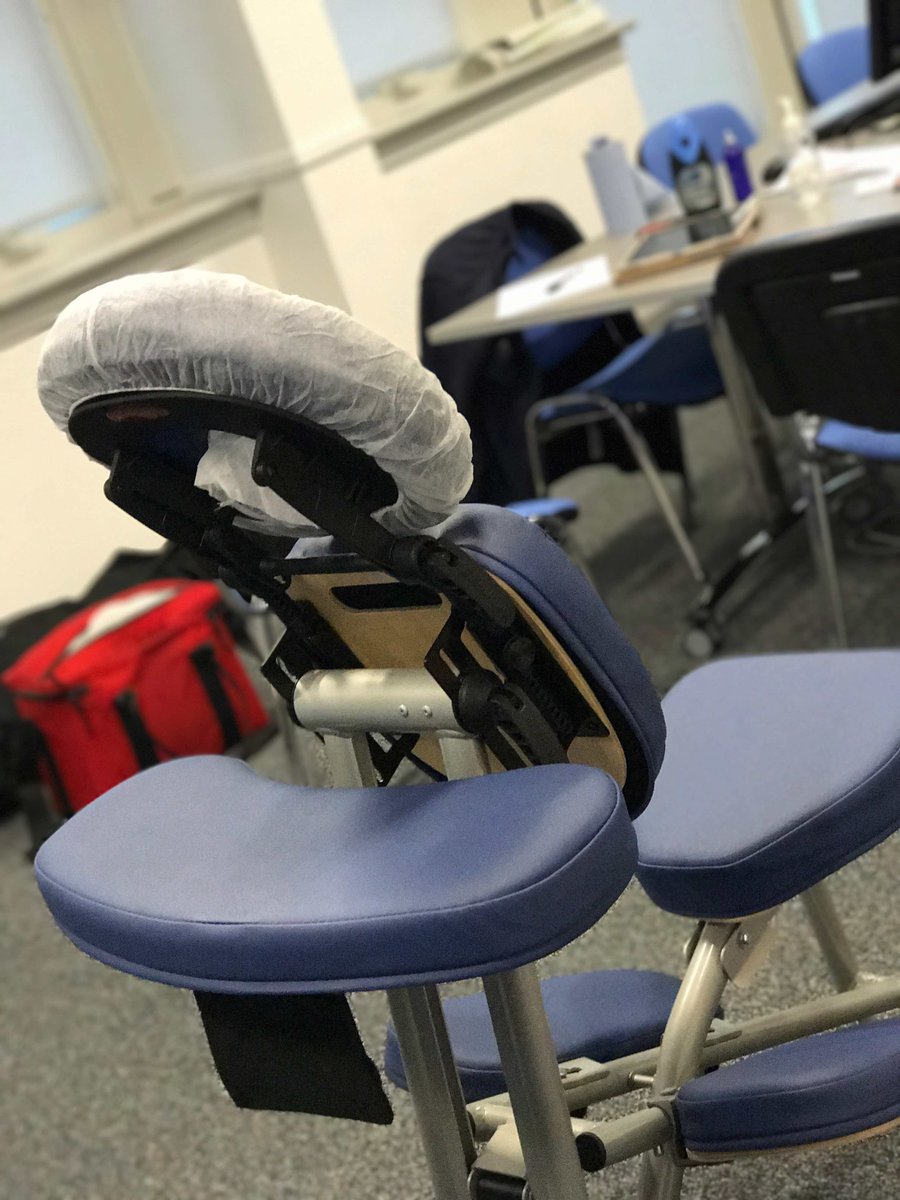 Physios2u's tweet photo. Hands up who loves a massage?? Good news.. we bring massage and Physiotherapy to your home or even your workplace! #Brumhour #massageatwork #corporatemassage https://t.co/lxiu76LdZu