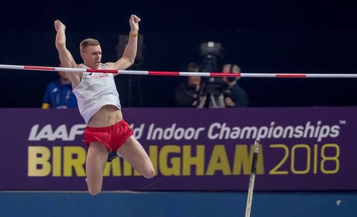 4F_official tweet media