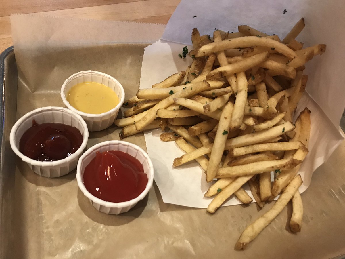 veganvalkyrie's tweet photo. The impossible burger 🌱 #vegan #theimpossibleburger #veganfood #veganfoodshare #plantbased #whatveganseat https://t.co/b1lO57xV64