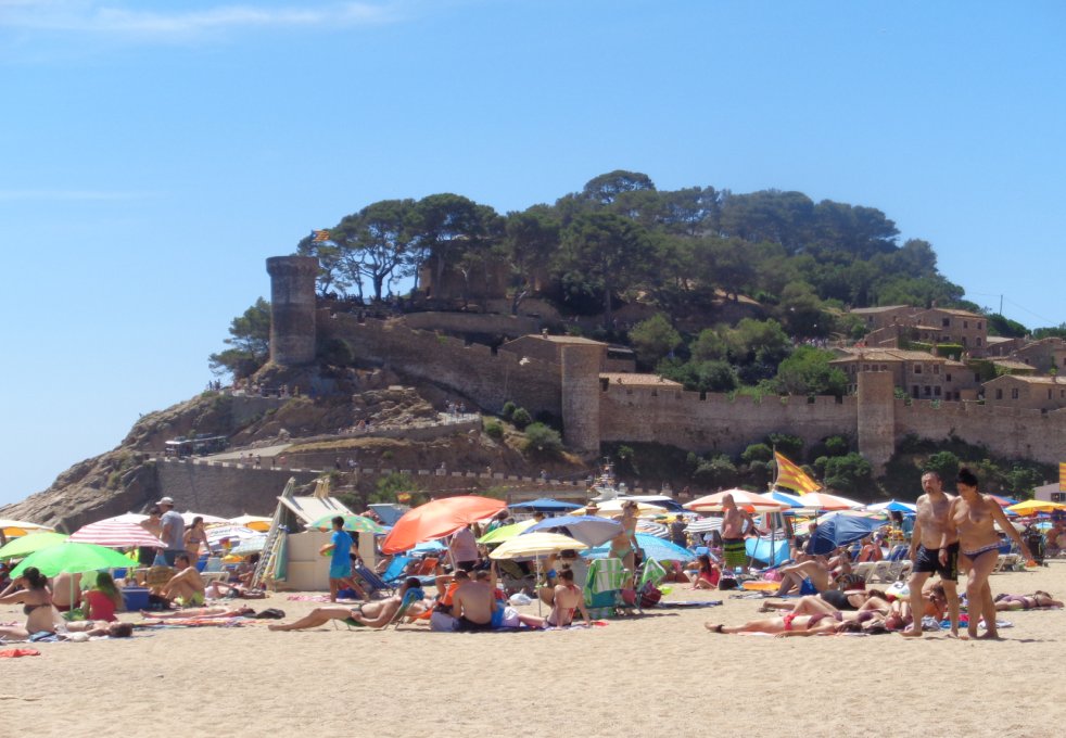 MMBusPolska's tweet photo. #TOSSA DE MAR 
BIURO #TURYSTYCZNE #MMBus https://t.co/v2p6R6lTwv