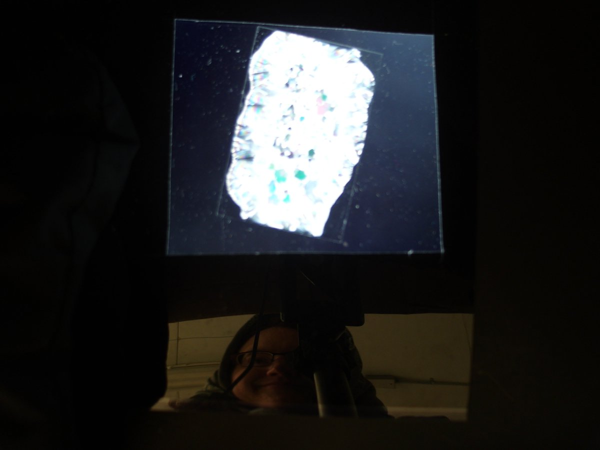 MicroEarthSci's tweet photo. My reflection caught in the polarizing sheet while trying to take a pic of ice thin section. #IceSpy #ScientistsWhoSelfie accidentally ;) https://t.co/qiYSERlkAg
