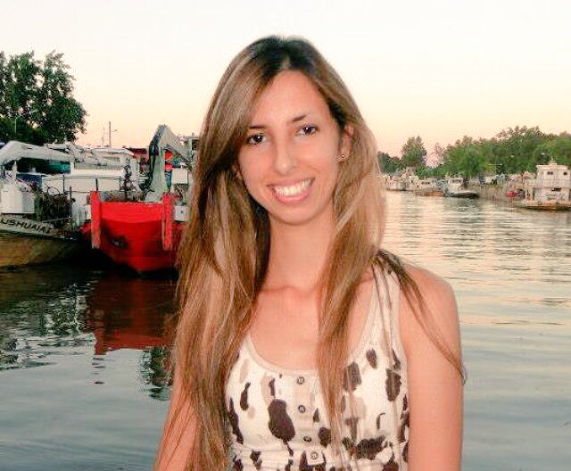 YaNoMasV's tweet photo. Identificaron al asesino de Nadia Arrieta dentro de su comercio. Fue por una huella dactilar en un cerámico permitió a través del sistema AFIs, saber que es un atacante sexual con libertad condicional desde 2014. Lo busca la Policia Bonaerense desde el viernes #JusticiaPorNadia https://t.co/zZmXU6MS85