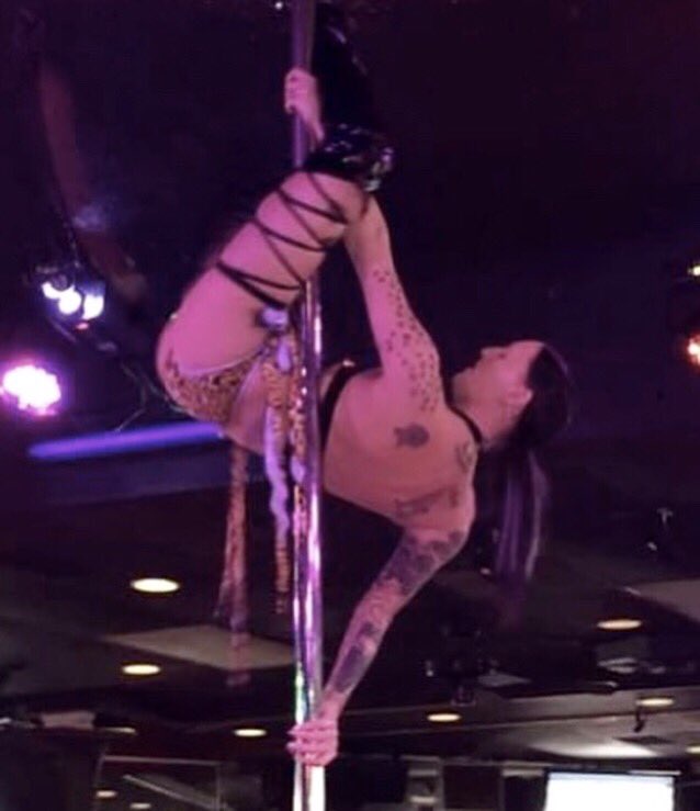 showandtel_pa's tweet photo. Sexy Jersey .
~ Know How To Work The Pole 🤸🏽‍♀️. .

#showandtelphilly #sntgirls #snt #sntshowbar #workit #workthepole #tattedbeauty #inked #sexytattoo #tattoo #sexyink #tatted #petites https://t.co/BGRpRsgm9j