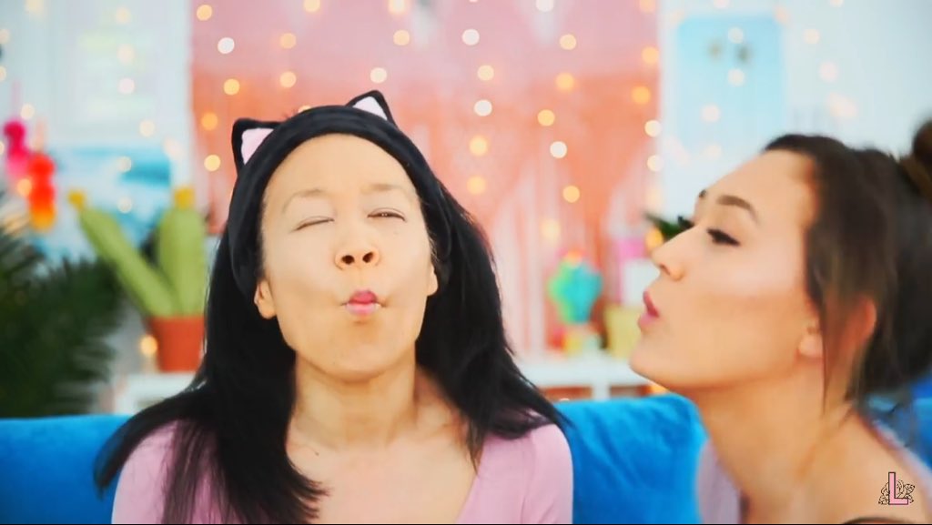 MooseDIY_'s tweet photo. Queen @laurDIY uploaded the cutest #SunDIY ever with MomDIY. You have the most adorable mother-daughter relationship and your mom is so funny! Also, her skin is GOALS!👑💖

"TRANSFORMING MY MOM INTO ME"

Check it out!👇🏼💖👯
https://t.co/cbuByCuu6f https://t.co/3lCHhi1KJ6