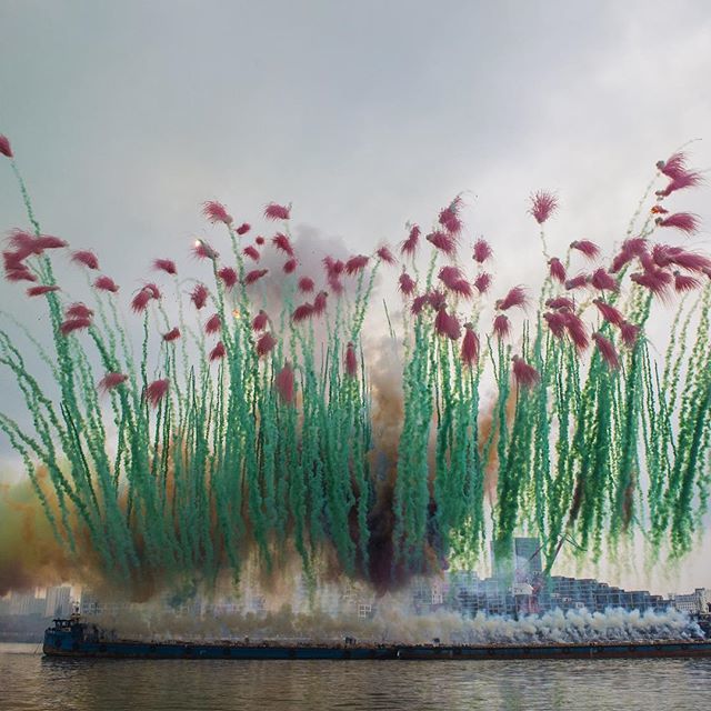 calogerart's tweet photo. Remembrance, chapter two of Elegy
Cai Guo-Qiang, 2014
Explosion event, Shanghai, August 8, 5:00 p.m.

LIN YI/COURTESY CAI STUDIO
@caistudio

#caiguoqiang #explosion #fireworks #ship #caistudio #flowers #gunpowder #shangai #artist #art #contemporaryart #o… https://t.co/Fg1PDYEkTs https://t.co/IeXF7INc1h
