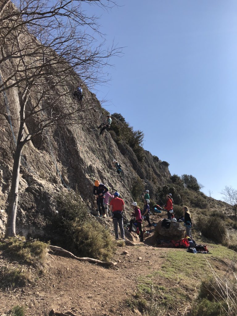 mrescateunizar's tweet photo. Activo fin de semana #MMURM los estudiantes de la 2ª edición en el bloque 1 de #Escalada en Roca y los de la 1ª Entrenando a tope!! Para las pruebas con la @guardiacivil https://t.co/rwH1DsjAgC