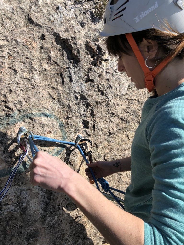 mrescateunizar's tweet photo. Activo fin de semana #MMURM los estudiantes de la 2ª edición en el bloque 1 de #Escalada en Roca y los de la 1ª Entrenando a tope!! Para las pruebas con la @guardiacivil https://t.co/rwH1DsjAgC