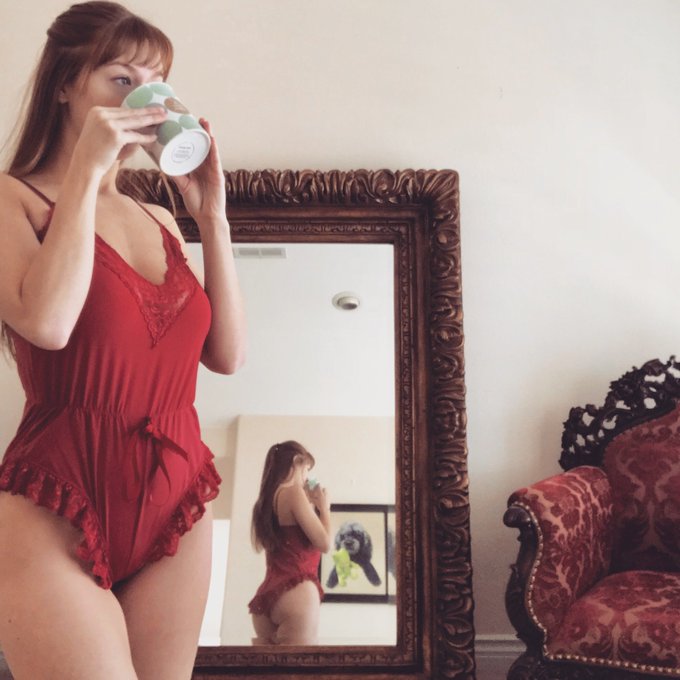 Face full of coffee on this Sunday morning ☕️😜 Waking up in @dollskill is always a plus too!🖤 Use my<a href="/tag/picturetaker"class="tags"><span>#picturetaker</span></a>