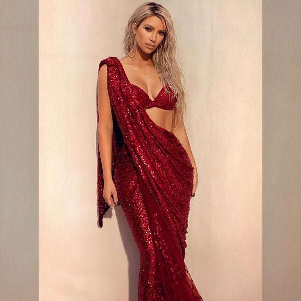 abigfilms's tweet photo. Kim Kardashian in a saree @kimkardashian #kimkardashians #kimkardashian #kimkardashiangame #kimkardashianhollywoodgame #desilook #hollywoodcelebs #hollywoodstyle #hollywood #hollywoodlife #hollywoodcelebrities https://t.co/BoC5HIsYBv https://t.co/9q2Wvt7KUw