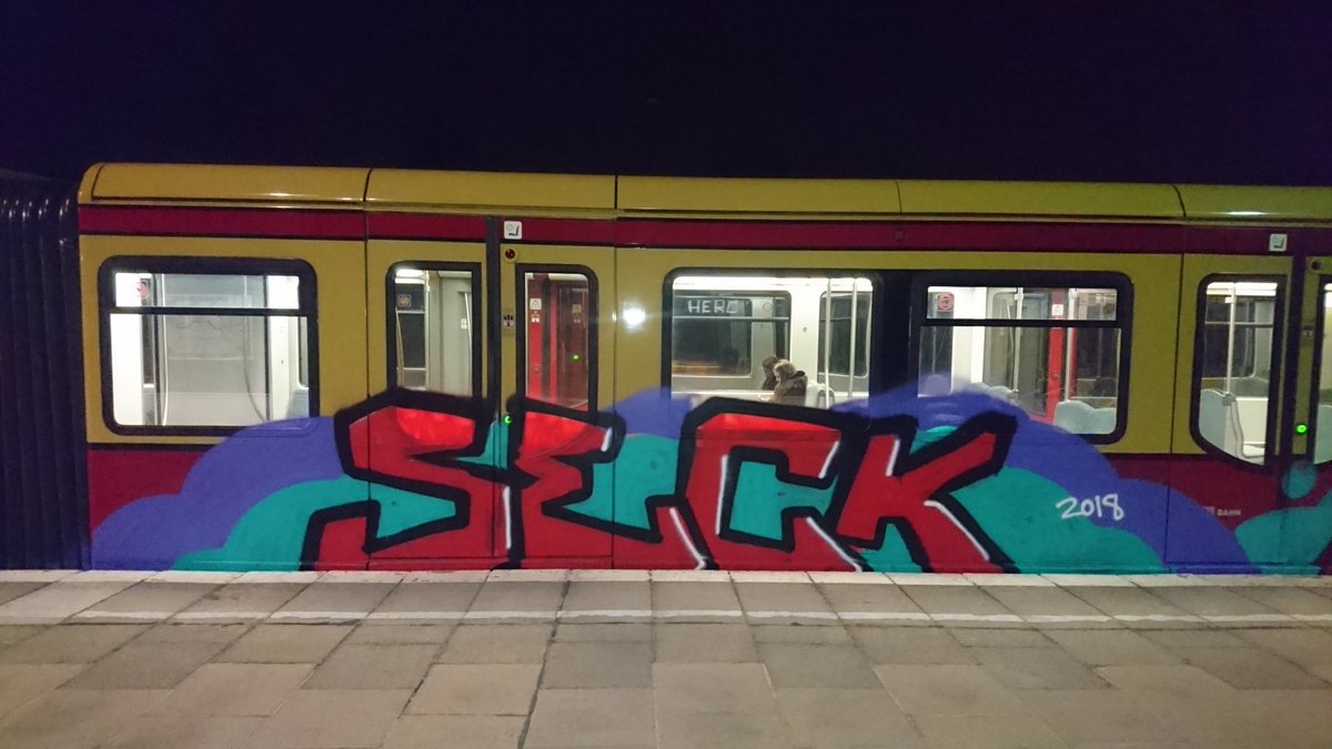 TrainsBB's tweet photo. PULI, SECK & REWK
#aktuell auf der #LinieS5 in #Berlin unterwegs
#berlingraffiti #trainwring #sbahnberlin #trainbombing #streetart #train #sbahn #sbahnberlin #urbanart #streetart #trainwriting #graffiti #zugliebe #artwork #painting #stadtbahn #puli #aur #seck #rewk https://t.co/HSeLHV1WhA