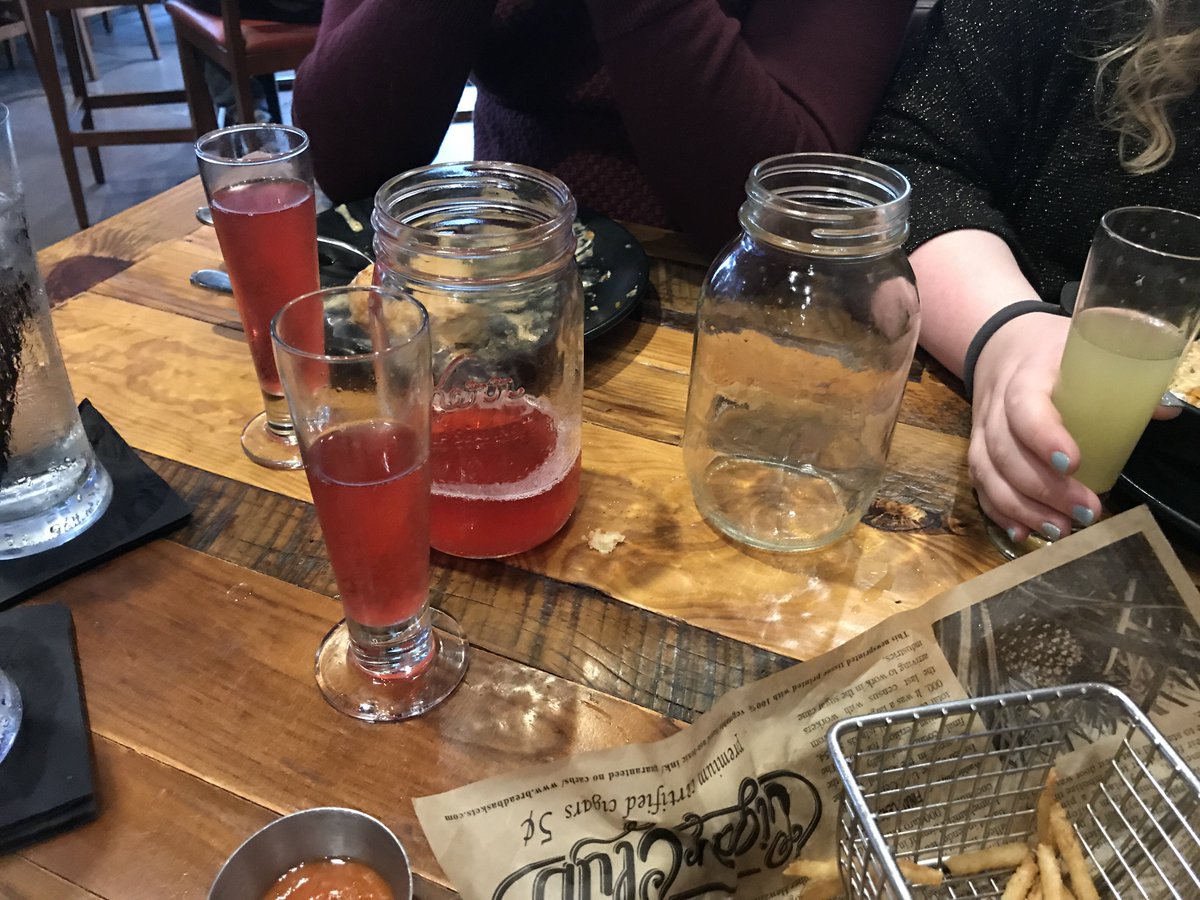 molson6533's tweet photo. @mashdwest7th SUNDAY FUNDAY BETTER THAN A MONDAY https://t.co/iduIejnmI6