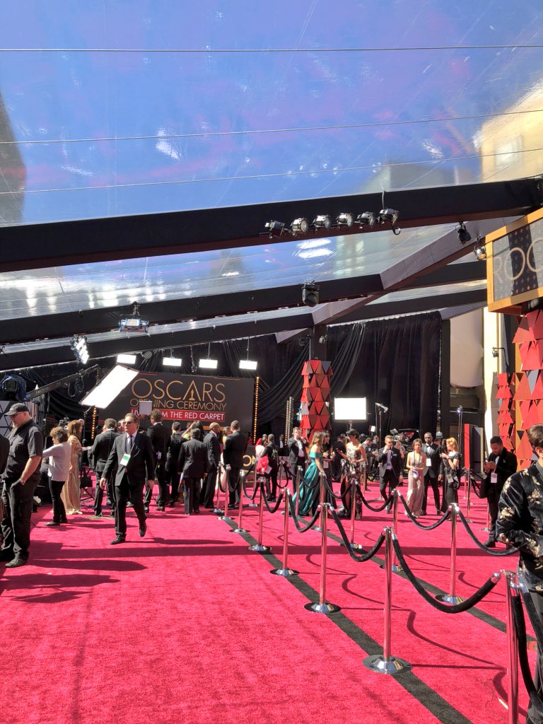 Red and gold and sparkly all over. The #Oscars red carpet taking shape. #Oscar2018 #cbcent