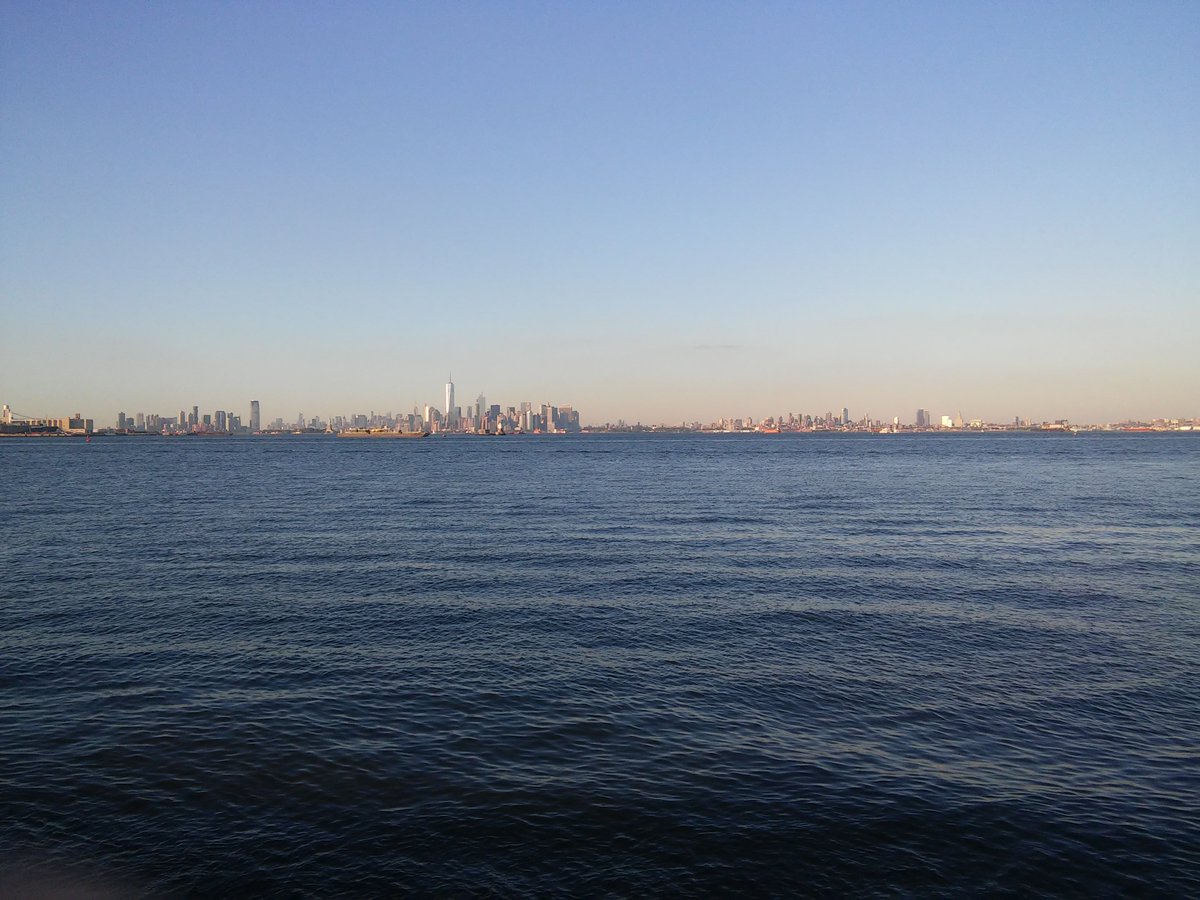 Lil_Maria1998's tweet photo. So mad that I can't go back on the 17th.. #Manhattan https://t.co/TpAOl1fkVJ
