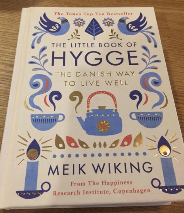 MooInterior's tweet photo. Day 14 of my 30 day ‘my home Interior’ challenge is all about 📚 
I am still a huge book fan, not a kindle but an actual ‘you can hold and flick through’ kinda book.  I have books scattered around my house (mostly all interiors) and displayed on coffee tables and bedside. https://t.co/RIqFvkPb5g