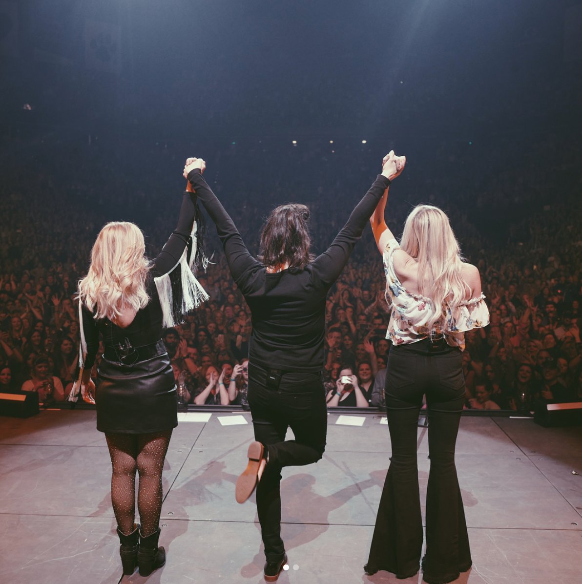 PistolAnnies tweet picture