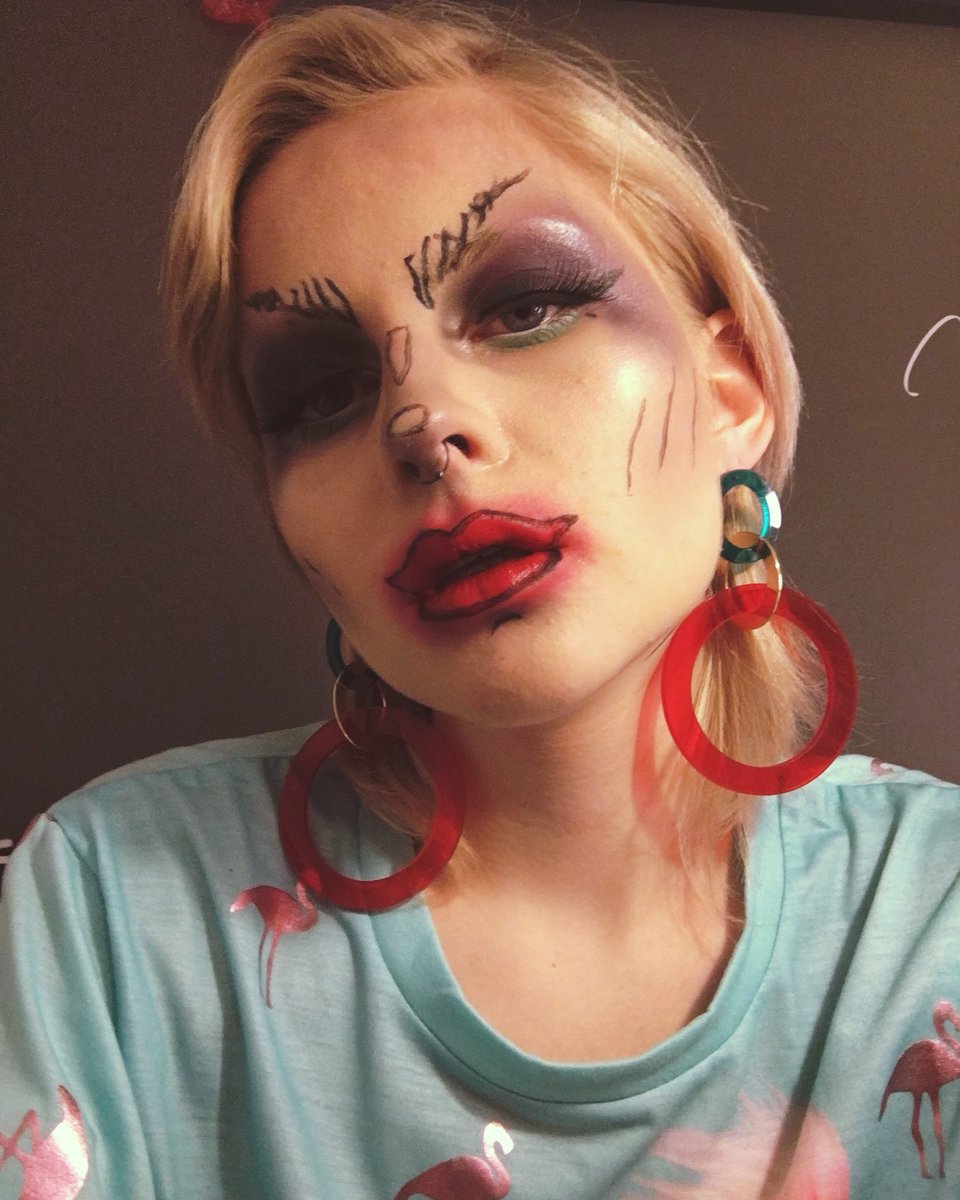 Crochetedpussy's tweet photo. #MyDragIsValid 
I may not be as polished, progressed or extravagant as some of the others on here and at this point it’s mostly just me experimenting with makeup 
But it makes me happy and it shouldn’t make a damn difference what’s between my legs or how I identify https://t.co/VMg8M5CxEL