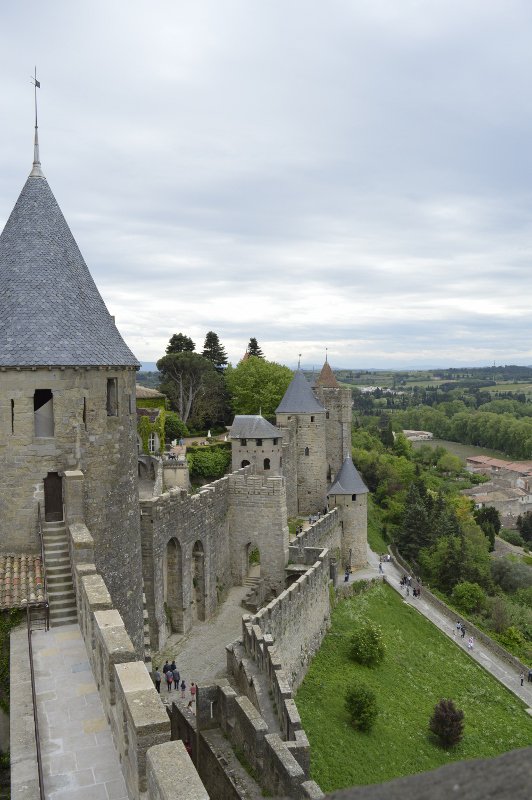 smallish_meme's tweet photo. Carcassone con niños https://t.co/jxLZKxsaks https://t.co/eXlAfH2FWr