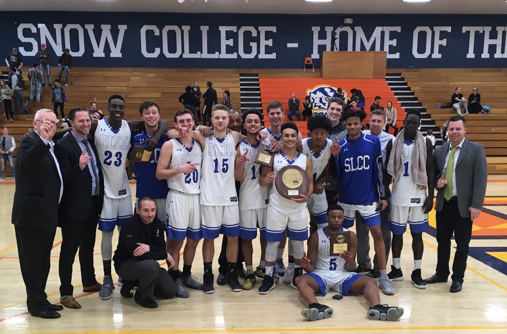 SLCCbasketball's tweet photo. Sophomore @BushmenE swished a three with 4 seconds left to win the Region 18 Tournament Championship!  Bruins win 87-86 &amp; improve to 29-3.  
--Christian Gray (21 pts, 4 reb)
--Dalven Brushier (16 pts, 3 ast)
--Matt Lindsey (10 pts, 4 reb, 3 ast)
--Kur Kuath (9 pts, 7 reb, 3 blk) https://t.co/ftkzWMDueB