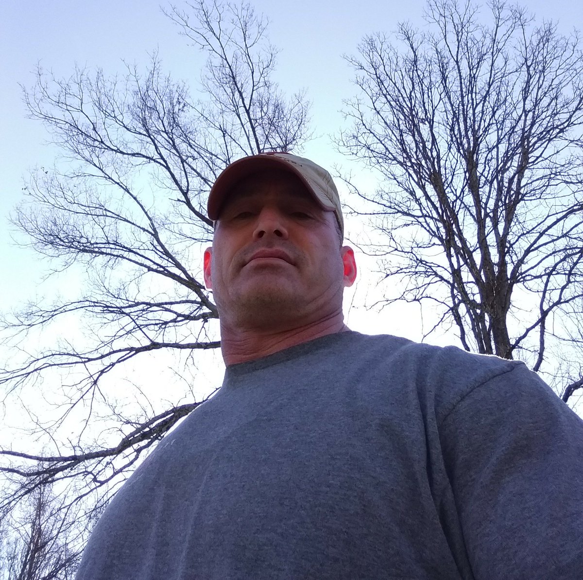 bdckool's tweet photo. Woke up breathing and #blessed with a gorgeous #Sunday to enjoy.... #Grateful for everyday..... Lol and I got red ears cuz the sun is behind my head... Our lives and everyday is truly a blessing.... #NoShaveSunday #FuzzyFace #GlowingEars #SimpleThings https://t.co/o189f8MFUF