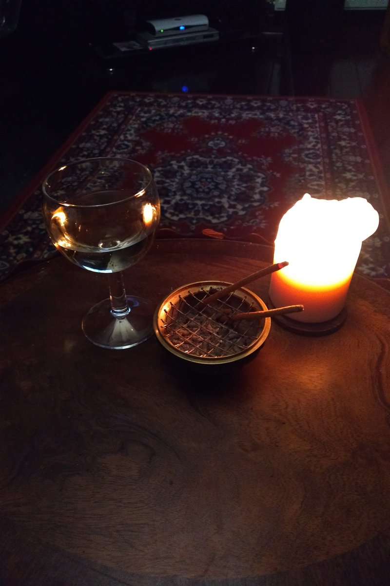 ladyrobinbudd's tweet image. Goodnight sweet Chessie girl..loved you so very much, never believed in broken hearts until last night. My darling and very much adored kitty. Goodnight sweetheart.