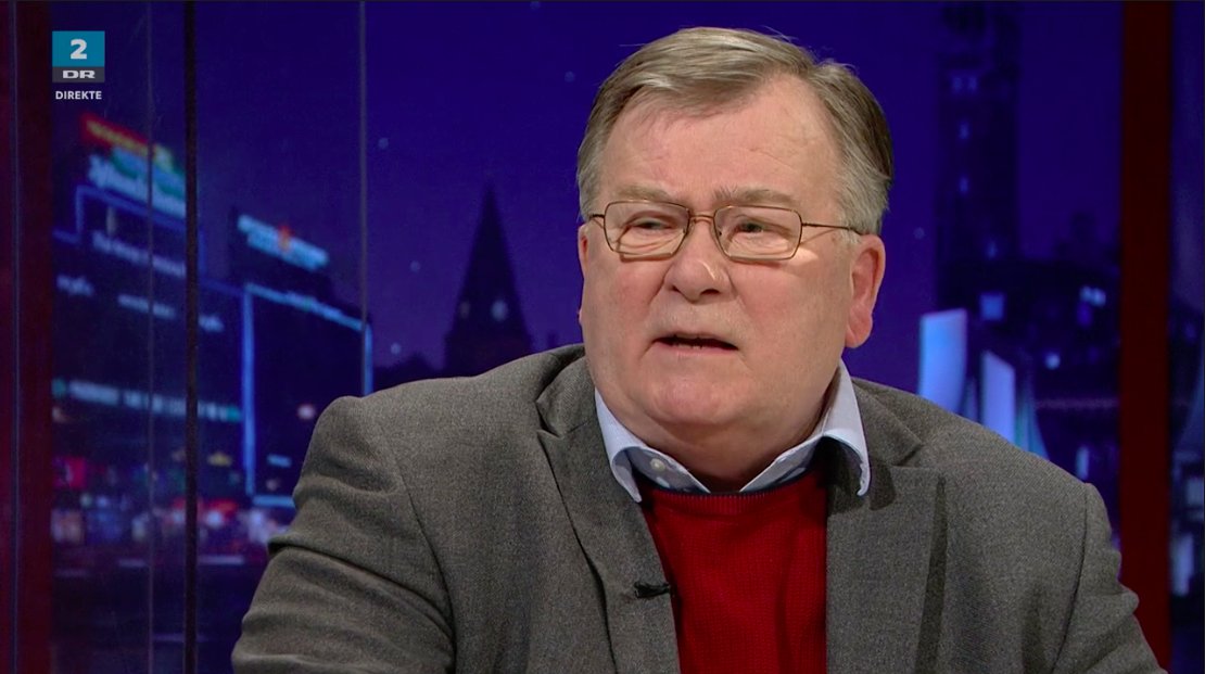 HosClement's tweet photo. - Det, der har været helt afgørende for os, er, at terrororganisationer ikke har kontrol over et geografisk område.
Claus Hjort Frederiksen forsvarer de danske krige overfor @Bo_Lidegaard i @HosClement #dkpol #dkmedier https://t.co/7gSaiRhw34