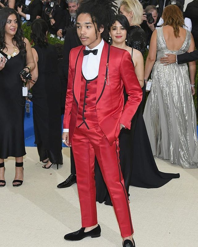 abigfilms's tweet photo. Luka Sabbat at MET Gala 2017 @lukasabbat #lukasabbat #lukasabbath #lukasabbatt #metgala2017 #metgala17 #metgala #hollywoodcelebs #hollywoodstyle #hollywood #hollywoodlife #hollywoodcelebrities https://t.co/XCr3q7cCxL https://t.co/B6NqHcbgGE