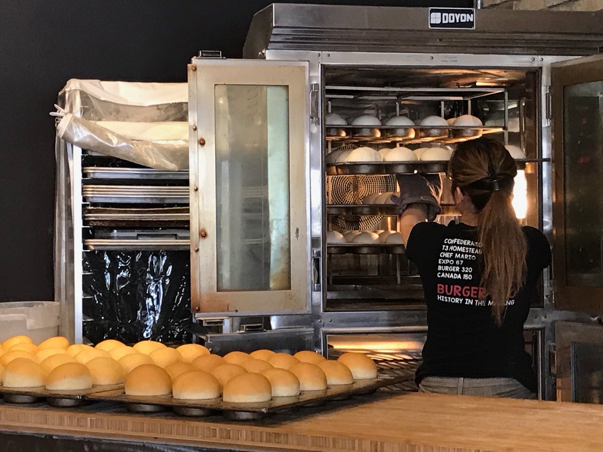 Burger 320 tweet media