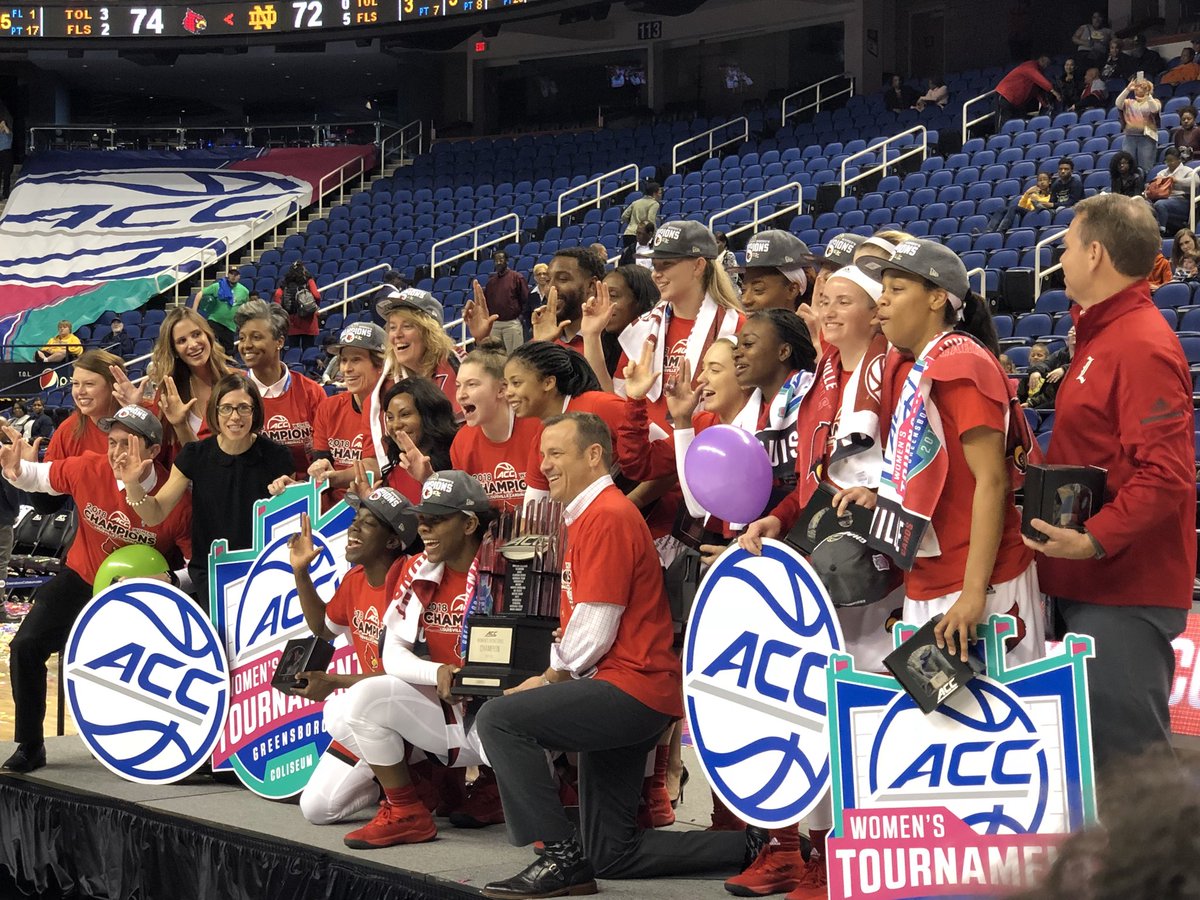 accwbbdaily's tweet photo. Photo opp for @UofLWBB with their new trophy. #ACCWBB https://t.co/iSV4Ad0tvB