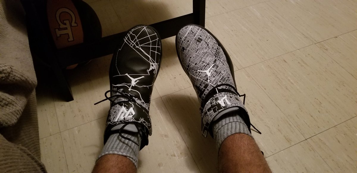 realkj1's tweet photo. Still haven't hoop in these. The fit is nice. Wide footer friendly too. @russwest44 @Jumpman23 #whynotzero1 https://t.co/ZiIrxk9Ic3
