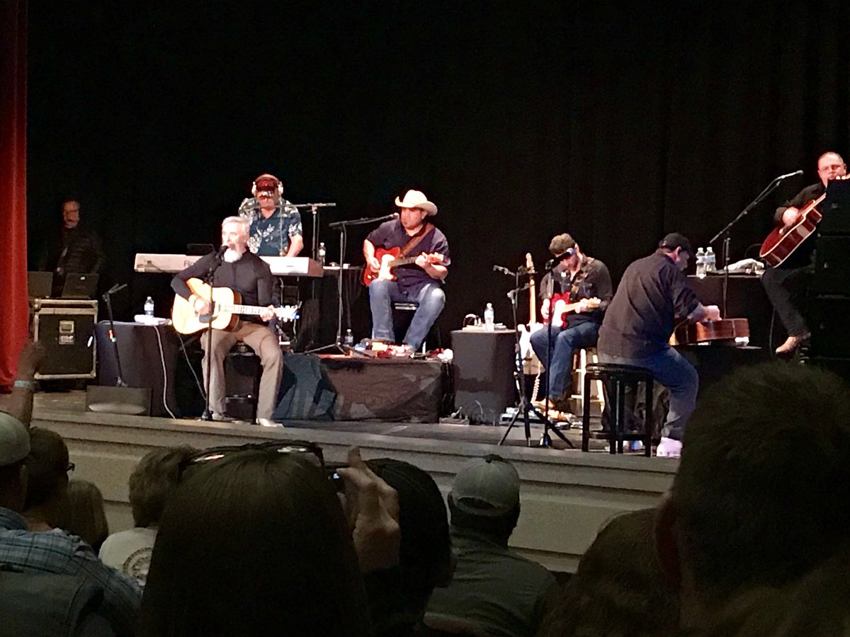 theriflemanet's tweet photo. Great to see @SammyKershaw and @TippinAaron in Glasgow last night. #charliedanielsofthetorquewrench #youvegottostandforsomething https://t.co/oI1fHY7YLM