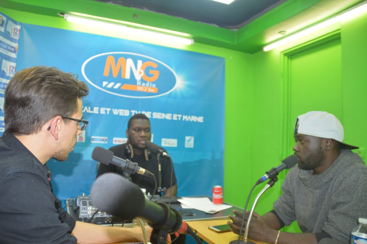 BafRadio's tweet photo. Merci à @Haitchagal  d'être passé au studio de la @MngRadio77 !!!! Énorme big up à vous les gars ☺!!! https://t.co/AGPHe1YnIy