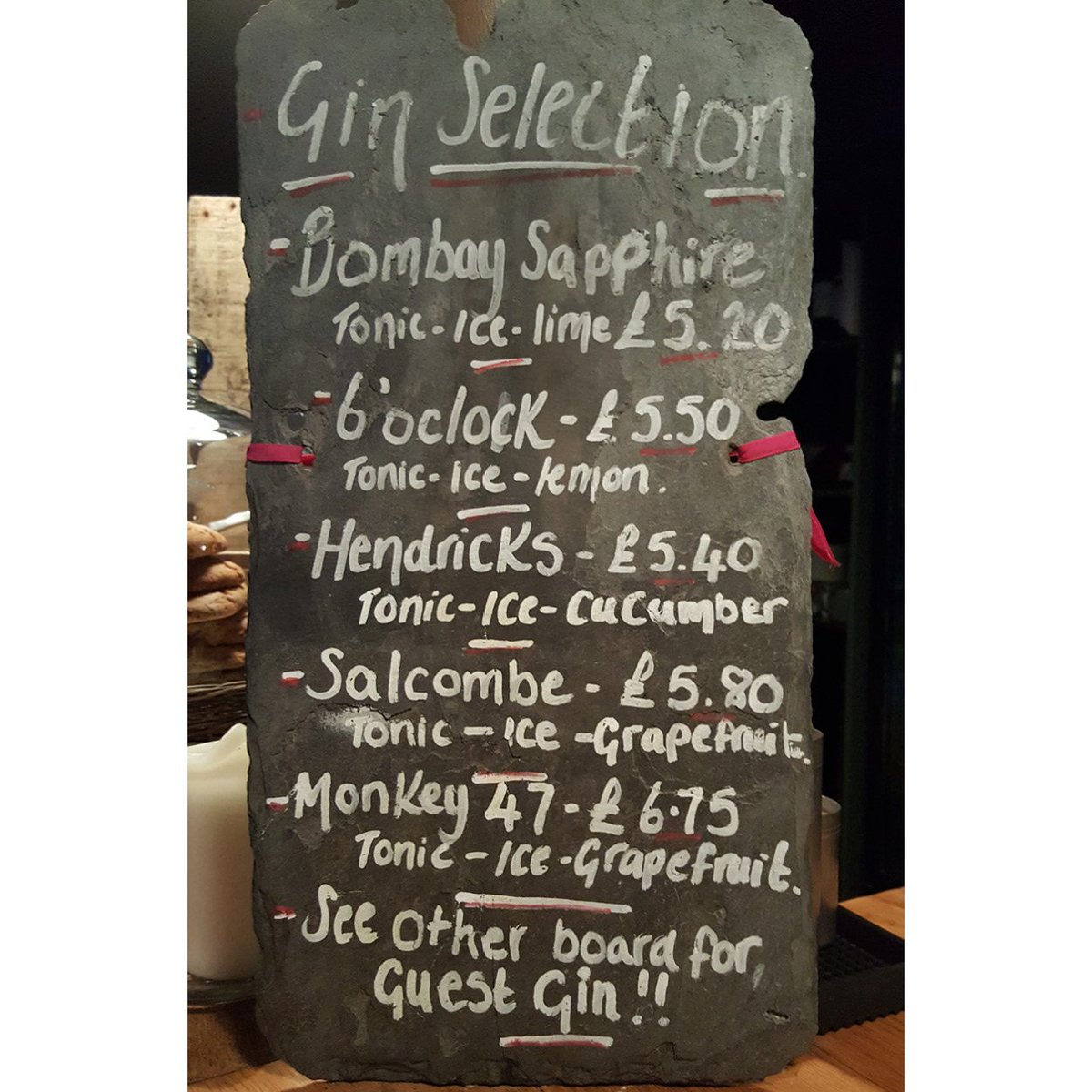 cotsfoodclub's tweet photo. With the snow thawing away, it is time to finally get out the house and come try our new gin list down at the Old Fleece 🤩🍸
#CotswoldFoodClub #SundayFunday #GinList #thecotswolds #woodchester #theoldfleece https://t.co/SmNxMpVsDm