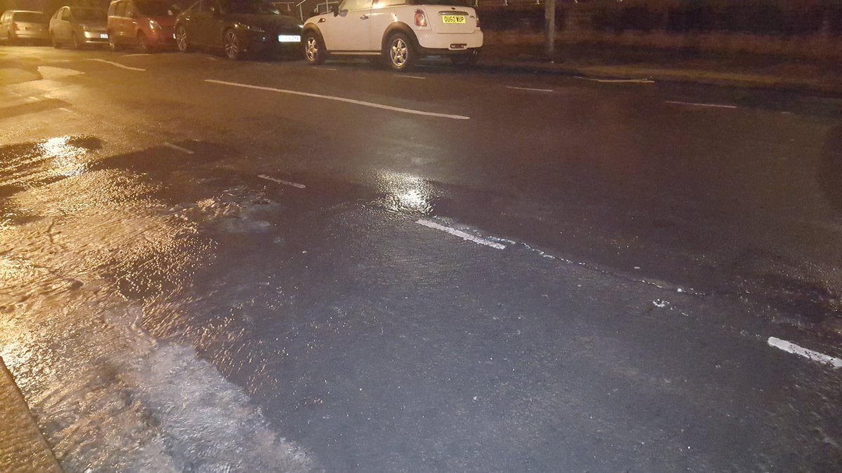 mcr_3's tweet photo. @thameswater @SW179AW  himley road @21.38 4th March https://t.co/7pKjgB91bD