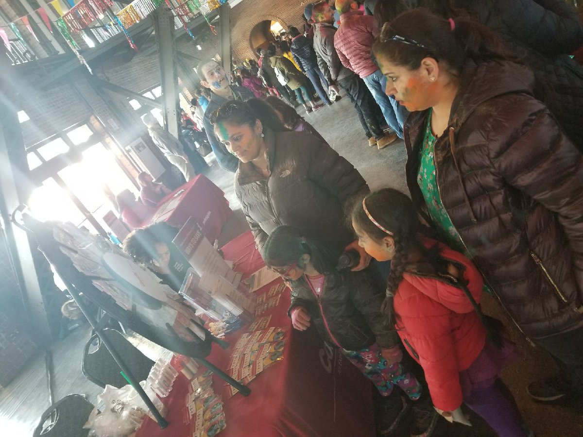 TweetFTStreet's tweet image. Stop by @NavyPier NOW to celebrate Holi, a Hindu spring festival also known as the “festival of colors"! @ComEd is here till 5! #StopBySayHi #WheelSeeYouSoon #TweetFromTheStreet
