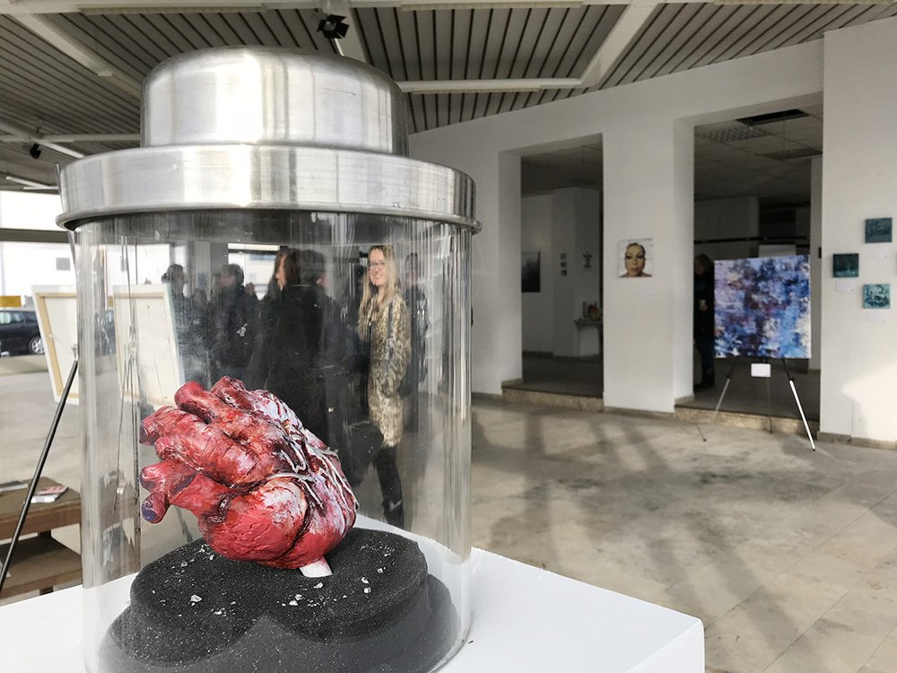 ffkni's tweet photo. Kalt! Die Eisige Ausstellung war unerwartet sonnig und superschön! #ffkni #neuisenburg #kunstraum #glaspalast #kalt https://t.co/zB23L1XgyK
