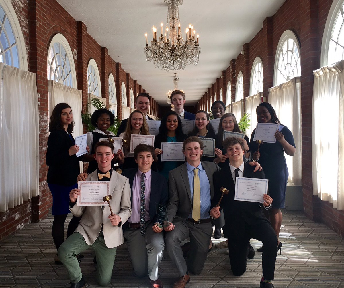 STVMMUN's tweet image. Congratulation to @STVMHS MUN team. Winning the 1st place &quot;Best Delegation&quot; Award! Winning 7 Gavels, 1 outstanding Delegate, and 5 Honorable Delegate awards in Washington DC hosted By George Washington University. #Irishproud 🍀🍀We defended our title!