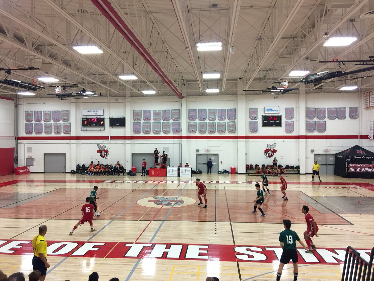 CouncillorAdams's tweet photo. Thanks @chrisdoyle for a great show on how to #FlyWithTwitter @OntarioSoccer Summit 2018 - Caught some great futsal after #PlayInspireUnite https://t.co/TuFSZOgXD8