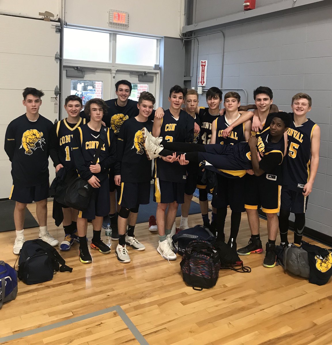 CONVALboyshoop's tweet image. What an awesome group!! With a record of 2-1 this weekend, they finished 3rd in Pelham JV Tourney with wins over 2 tough teams in Windham &amp;amp; Timberlane. Lots of excitement in the program cause of the way these young athletes have competed all season!! #FutureIsBright #ConValNation