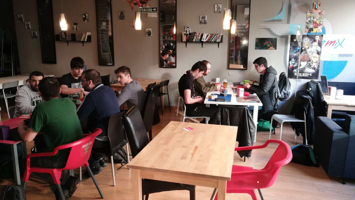 PamplonaModern's tweet image. Hoy a la tarde, en nuestro #SundayNightMagic nos hemos reunido 12 personss pafa disfrutar de una moderna tarde de magic!!!